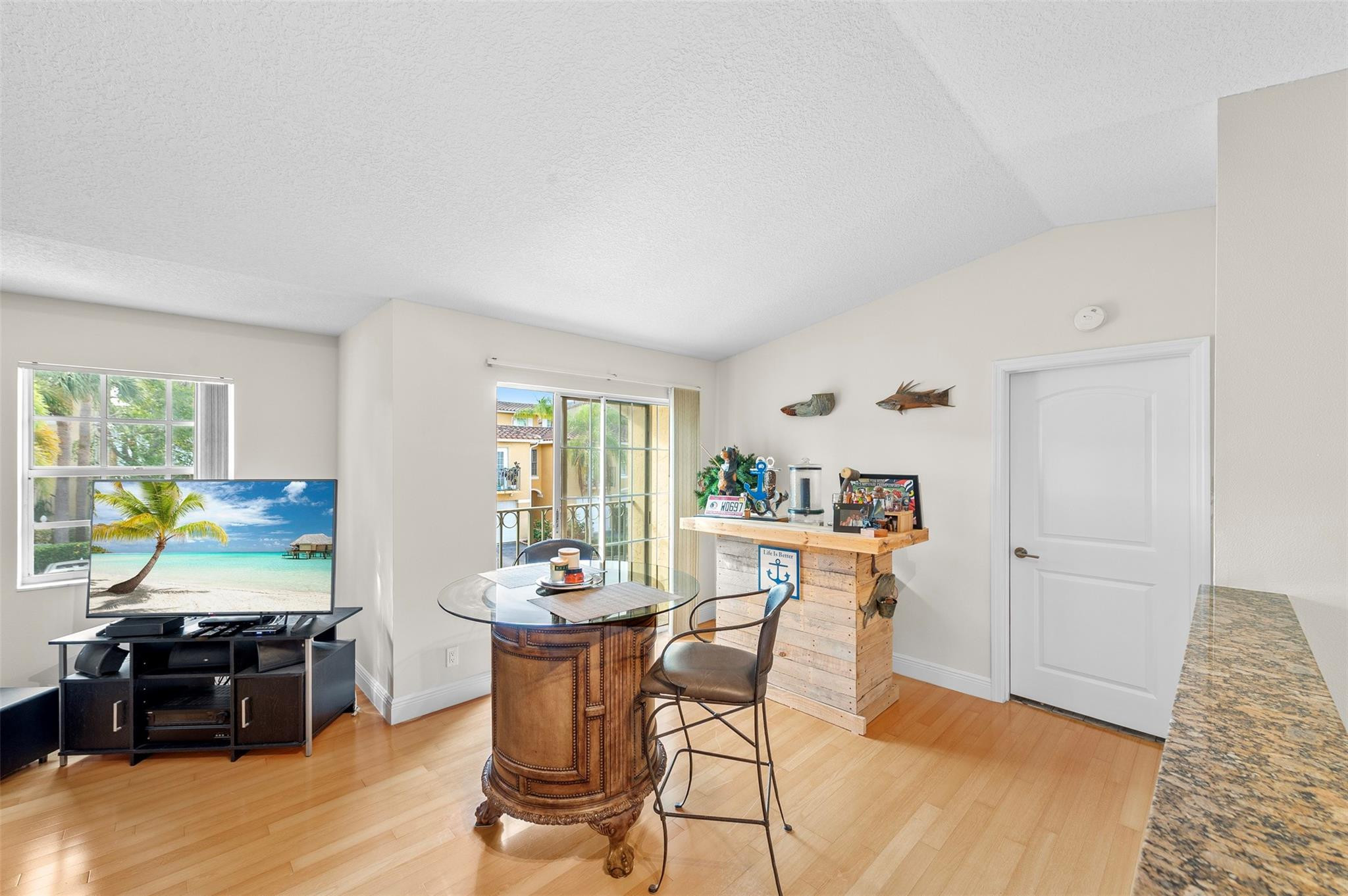 BAY REACH CONDO - Residential