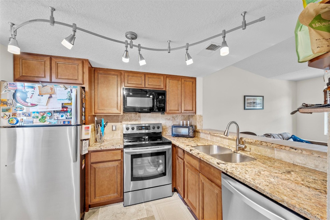 BAY REACH CONDO - Residential