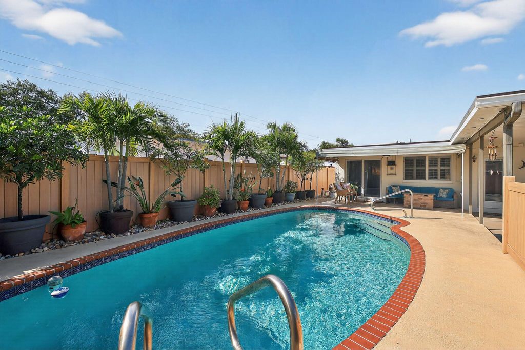 Photo of 3238 Roosevelt Street, Hollywood, FL 33021 (MLS # B26003652)