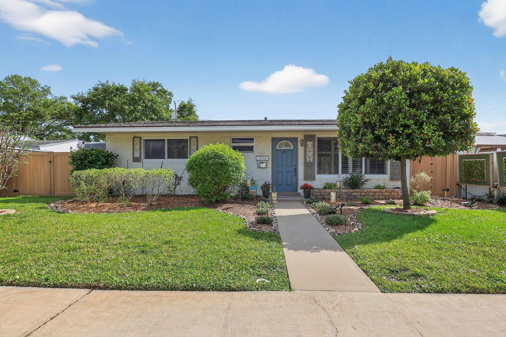 Photo of 3238 Roosevelt Street, Hollywood, FL 33021 (MLS # B26003652)