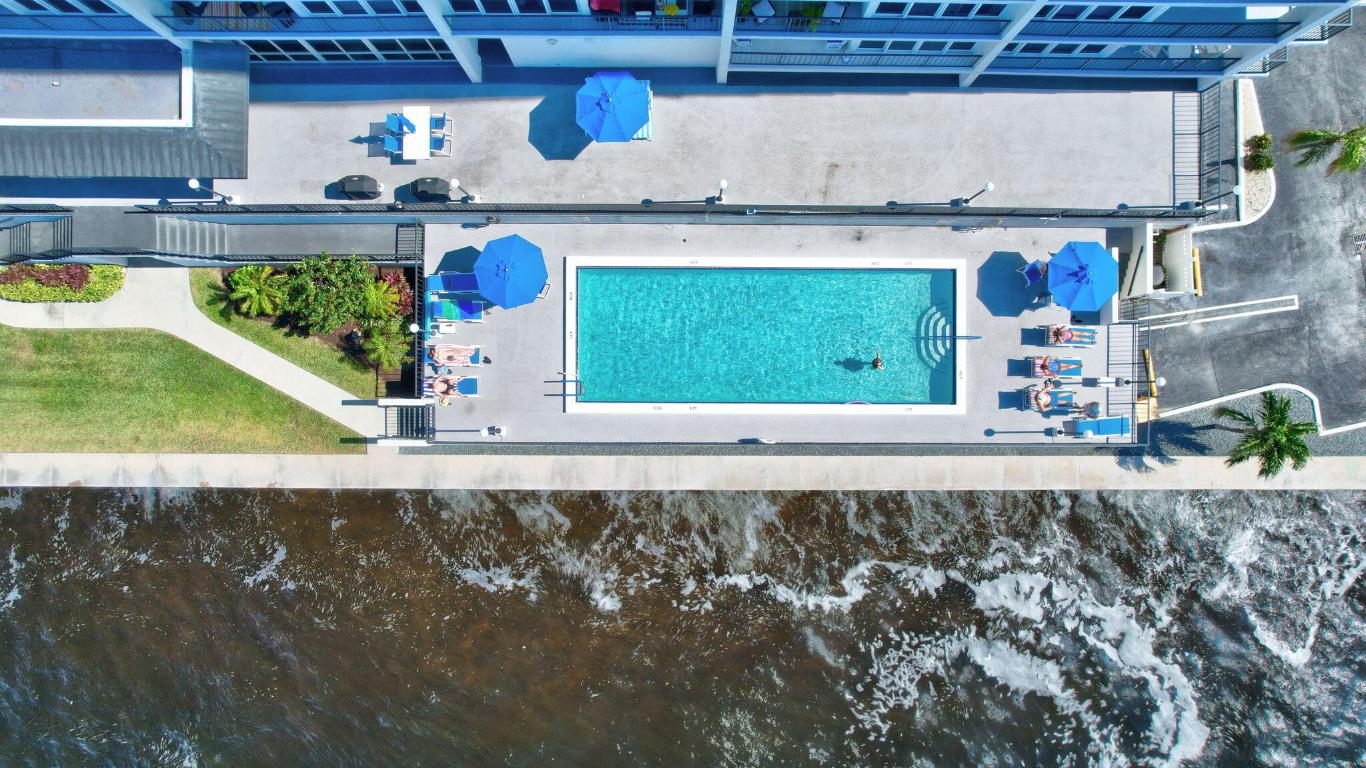 521 N Riverside Drive 1207