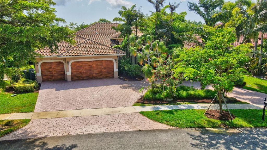 Photo of 1016 SW 21st Avenue, Boca Raton, FL 33486 (MLS # R10988479)