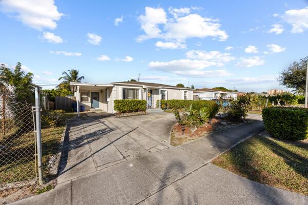 View photos, virtual tours, details... 430 W 25th Street