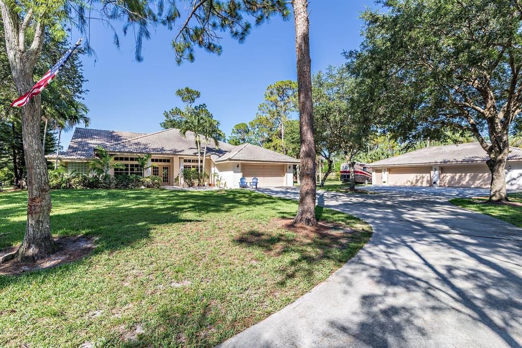 Photo of 13358 Fox Croft Lane, Palm Beach Gardens, FL 33418 (MLS # R10724495)