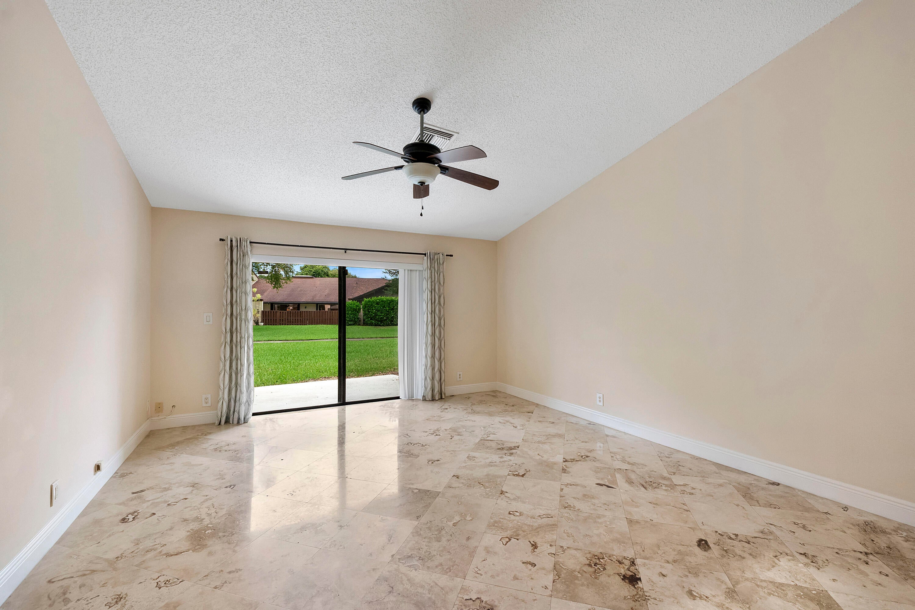 22686 VISTAWOOD Way
