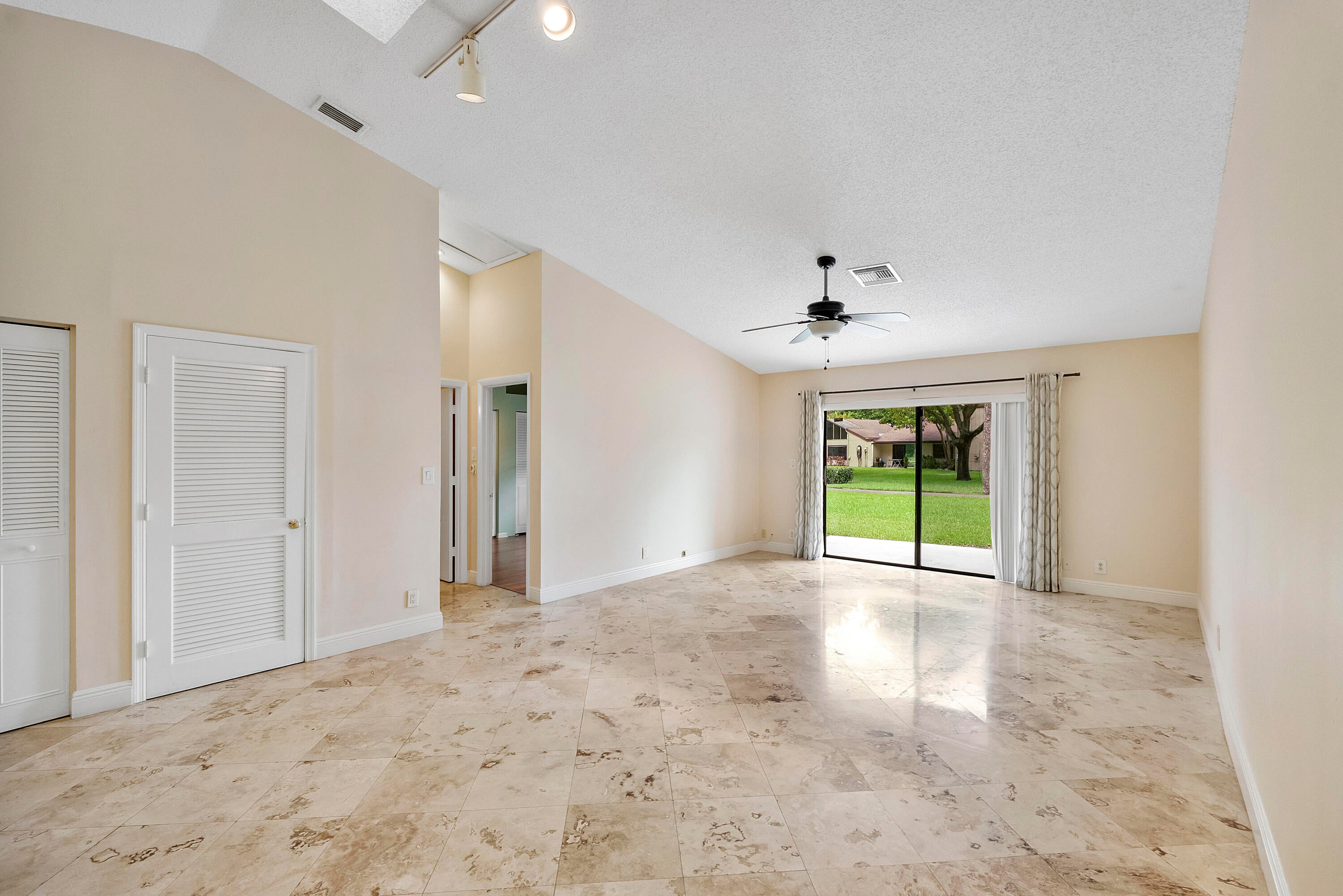 22686 VISTAWOOD Way