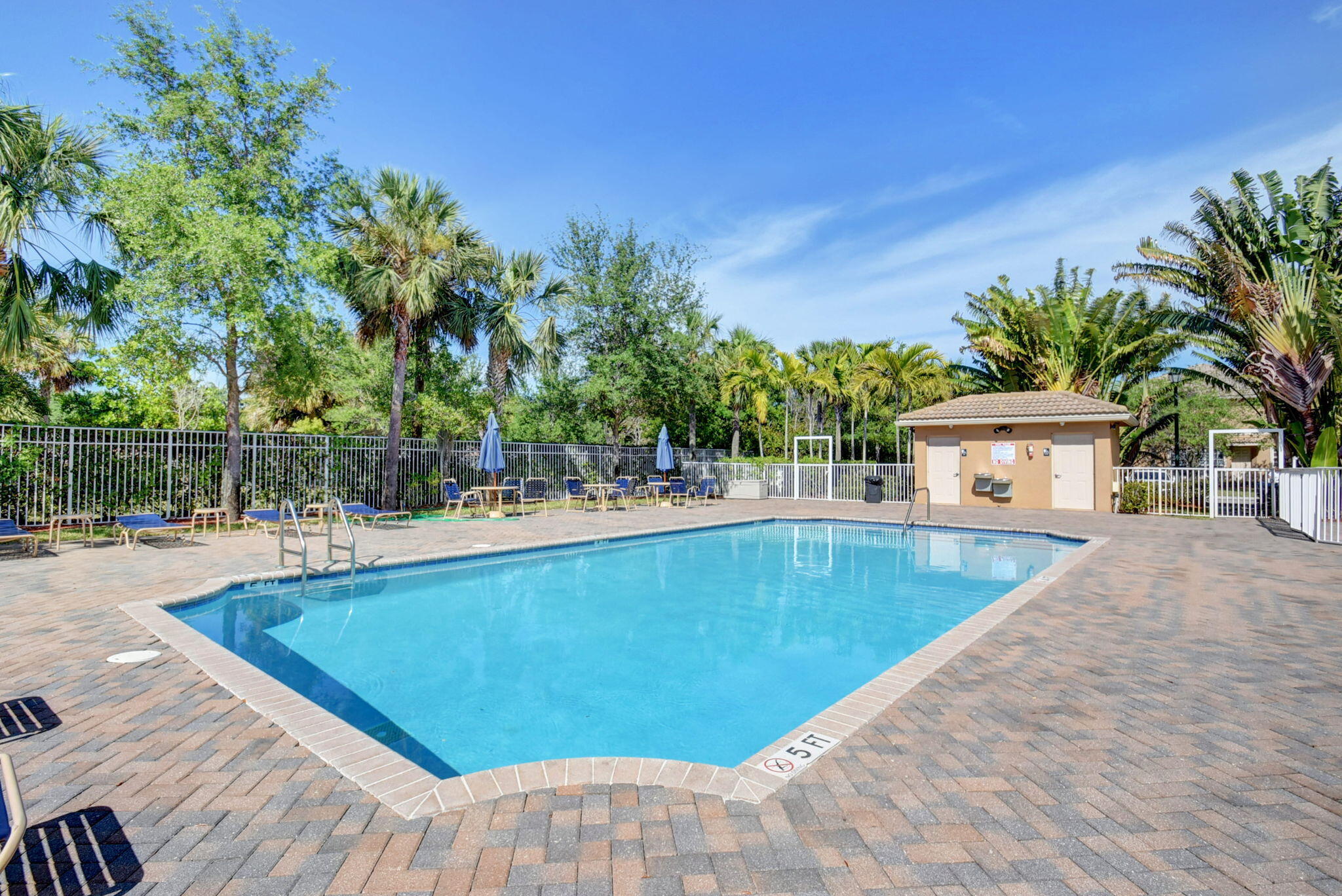 COLONY LAKE - Residential