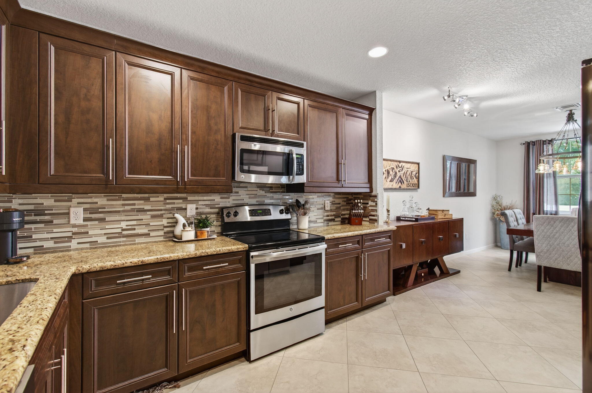COLONY LAKE - Residential
