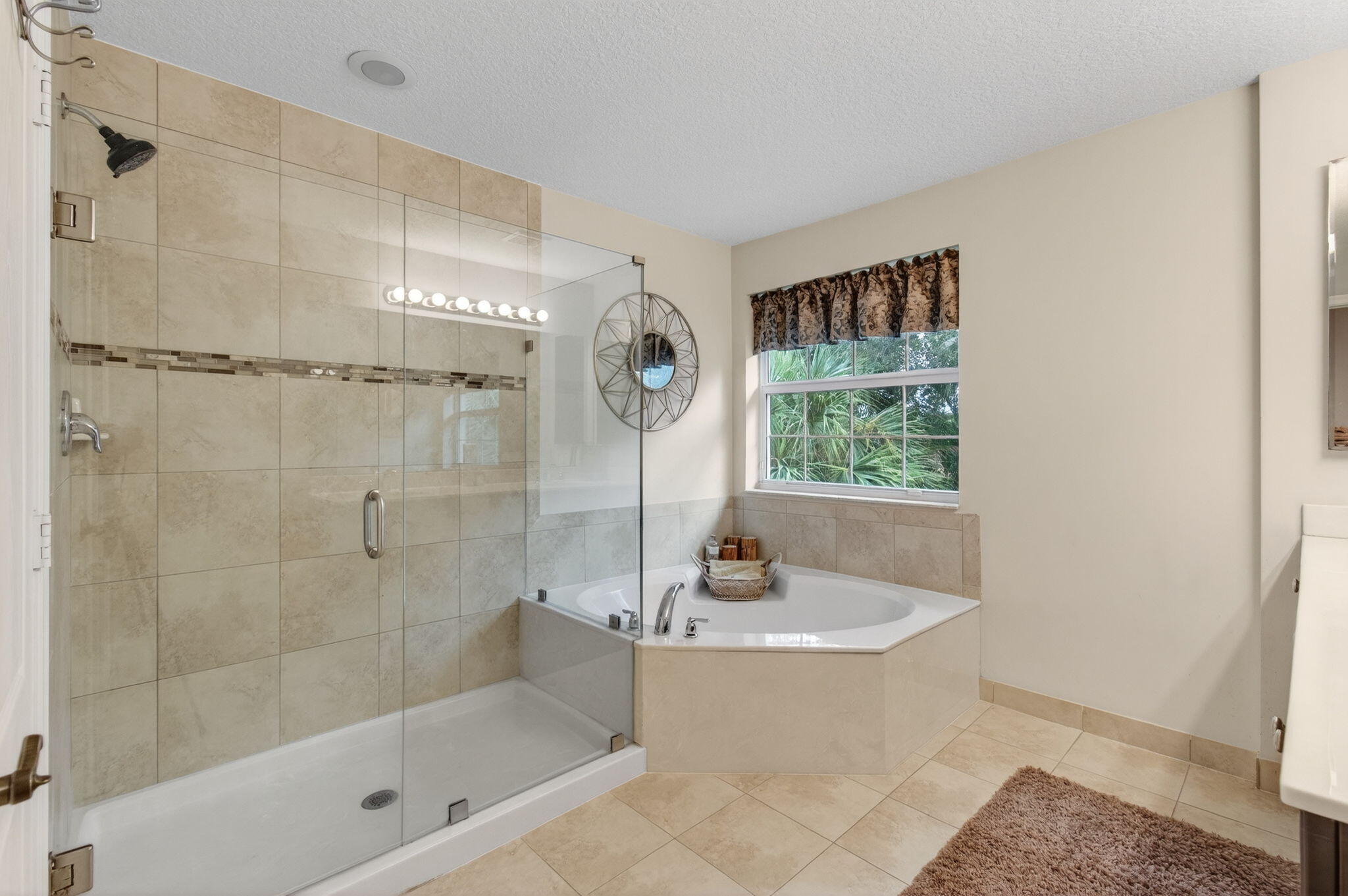 COLONY LAKE - Residential