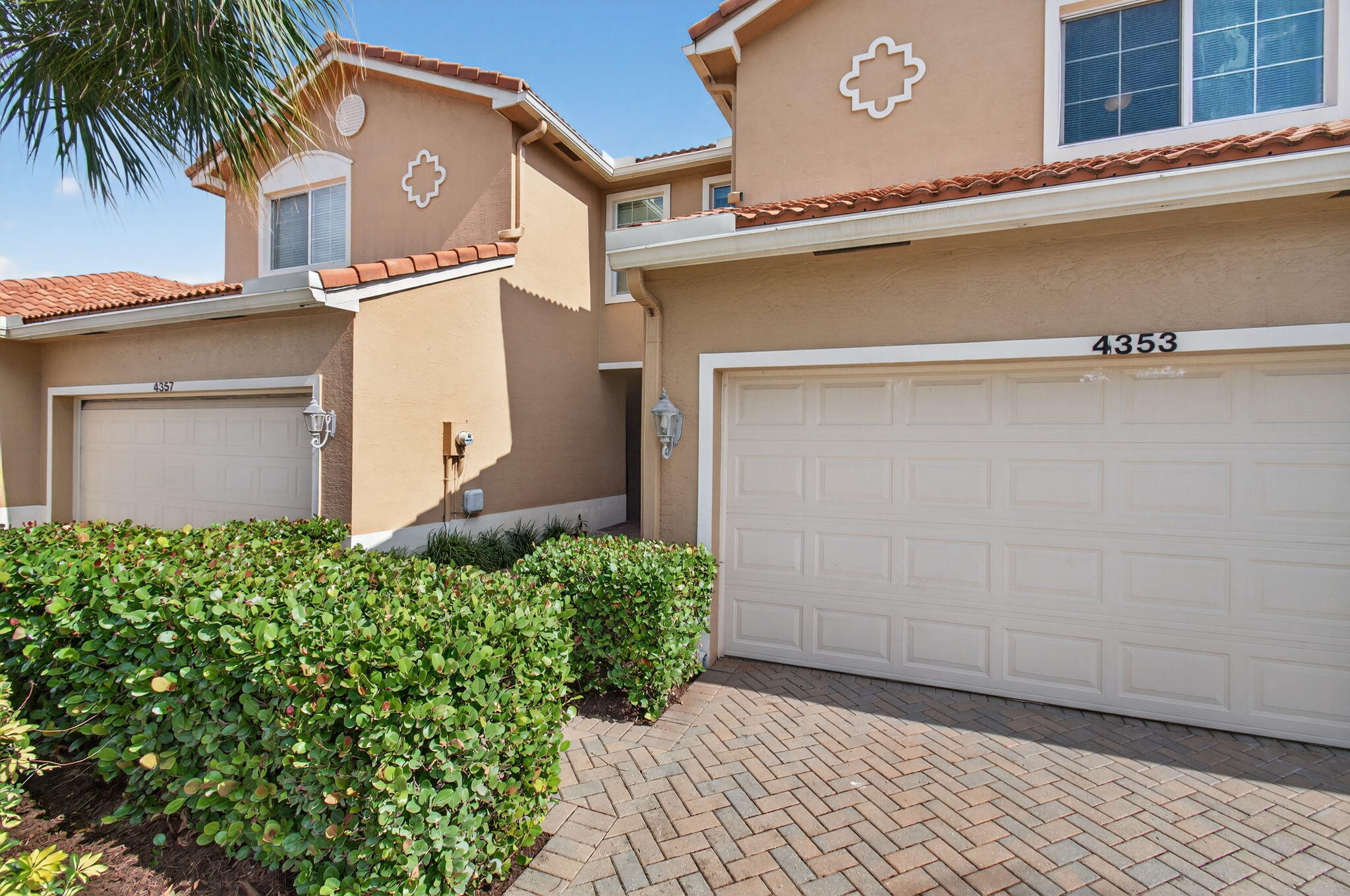 COLONY LAKE - Residential