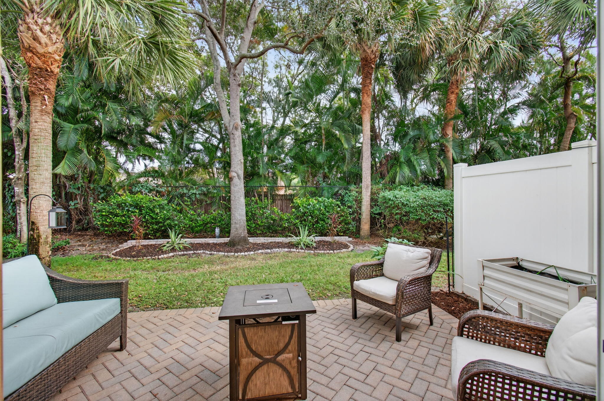 COLONY LAKE - Residential