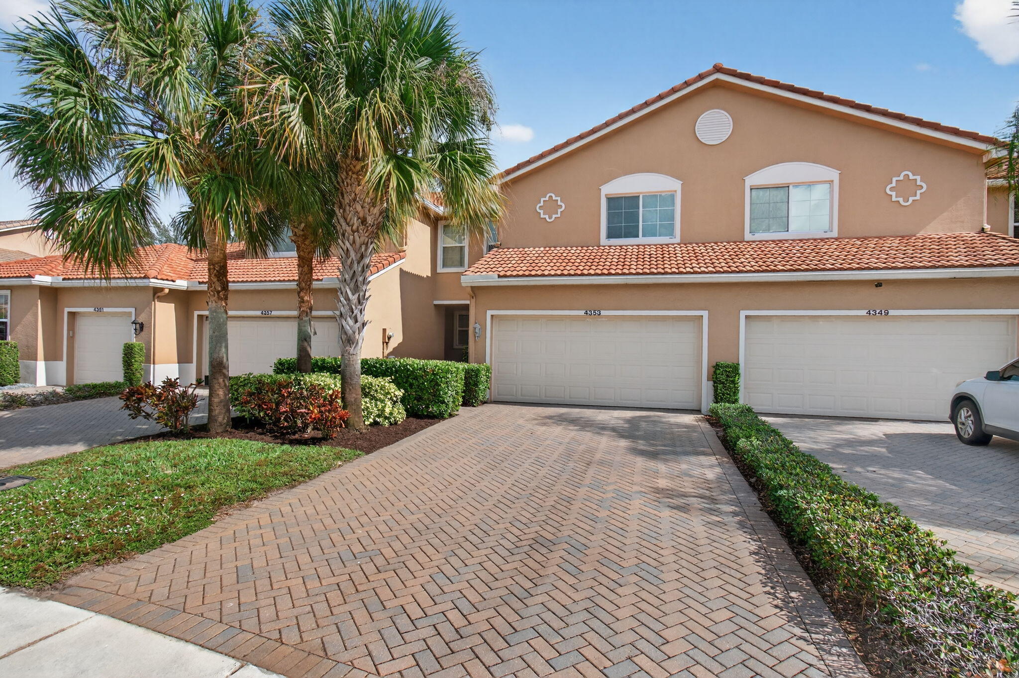 COLONY LAKE - Residential