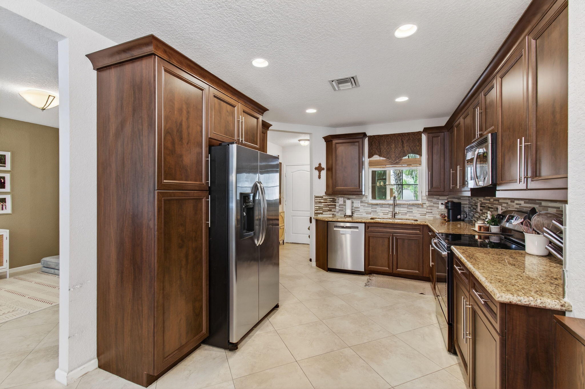 COLONY LAKE - Residential