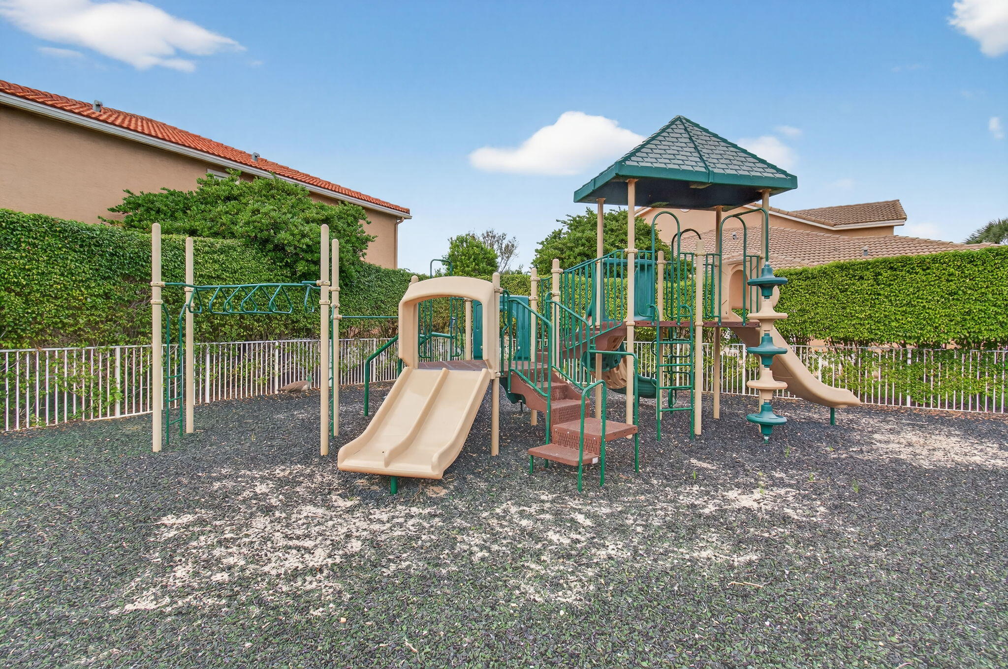COLONY LAKE - Residential