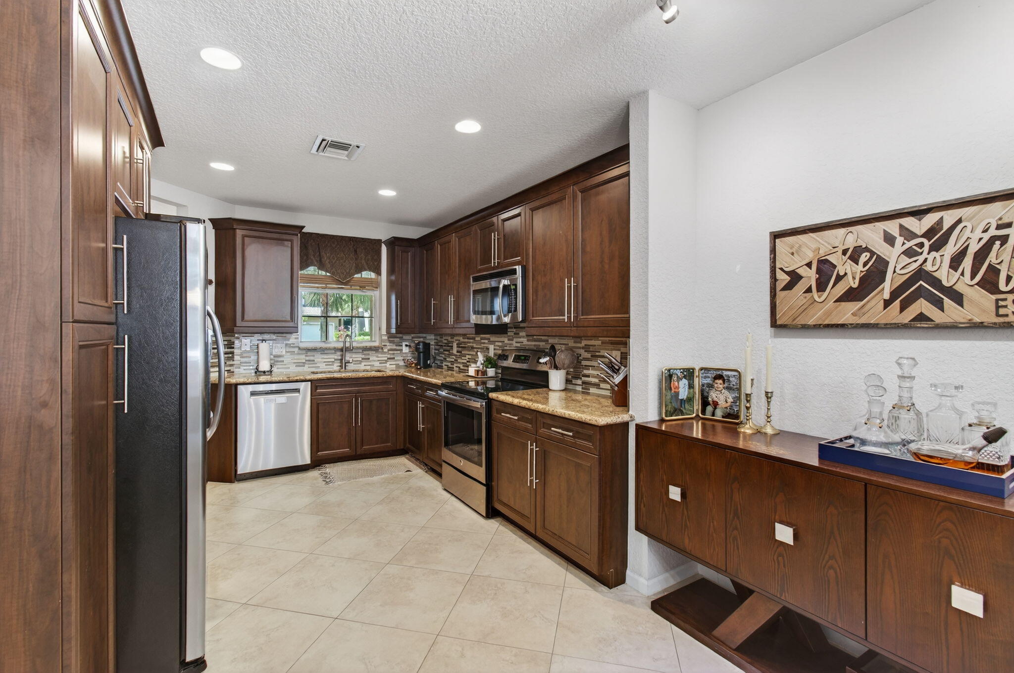 COLONY LAKE - Residential