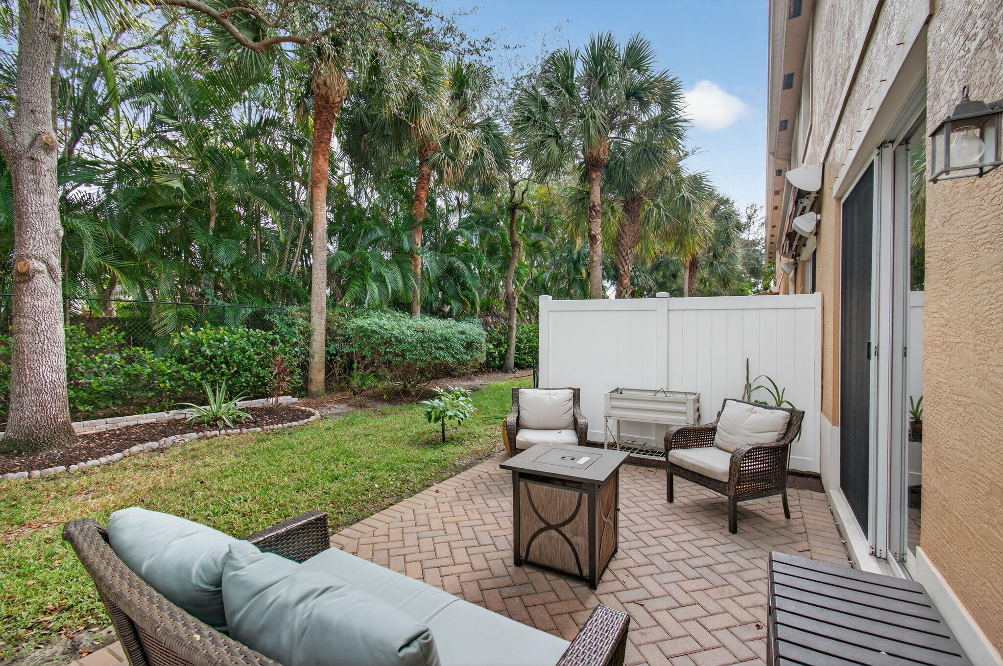 COLONY LAKE - Residential