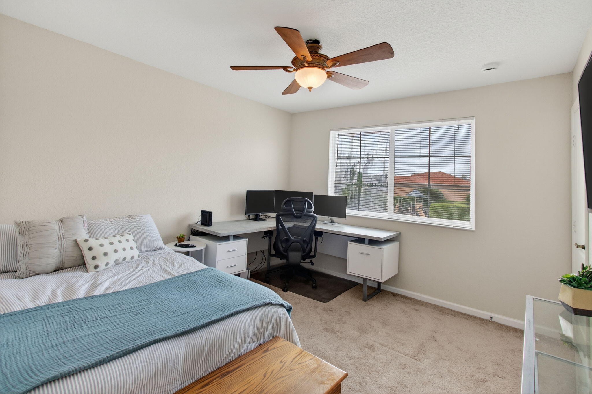 COLONY LAKE - Residential