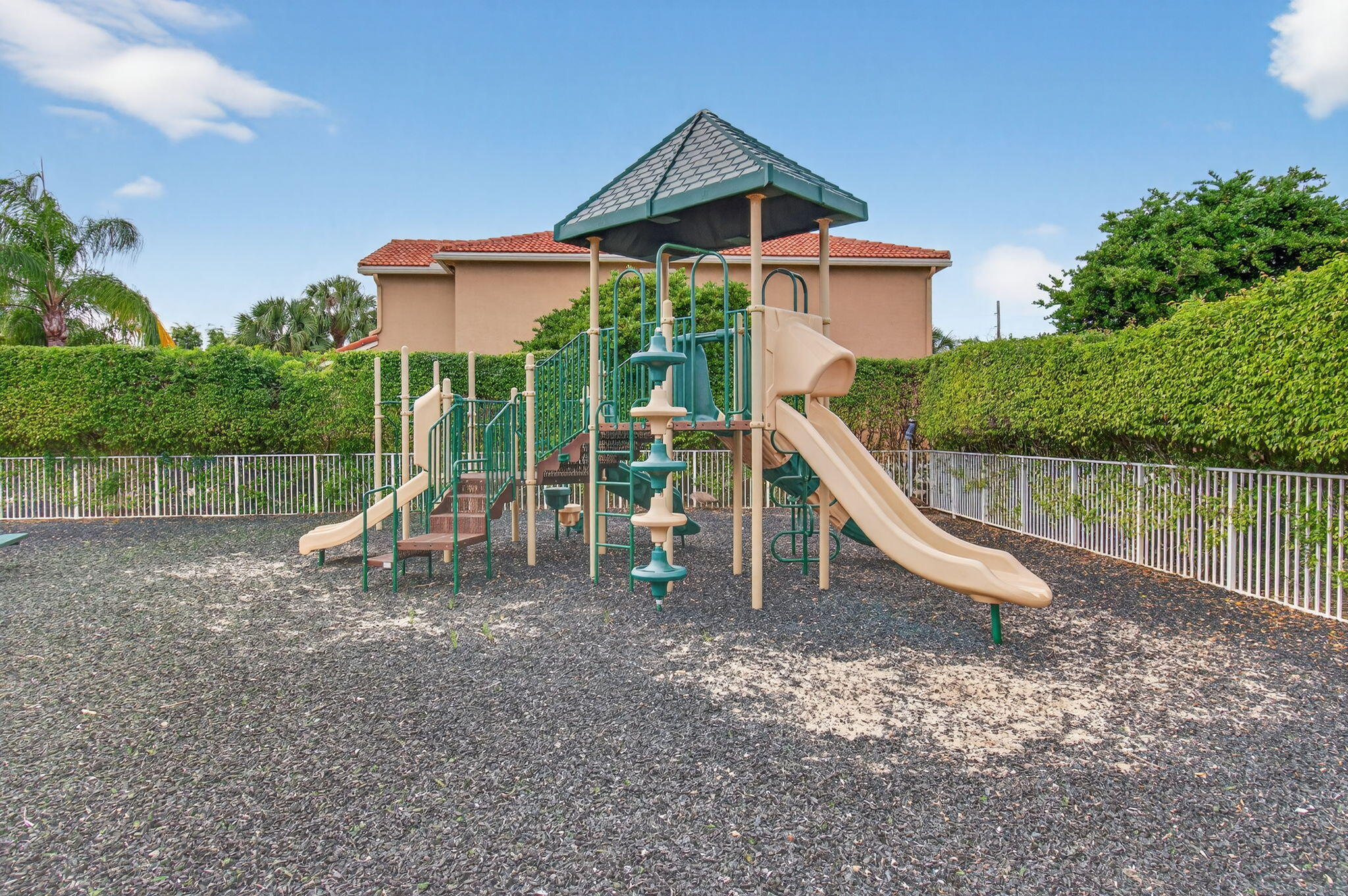 COLONY LAKE - Residential