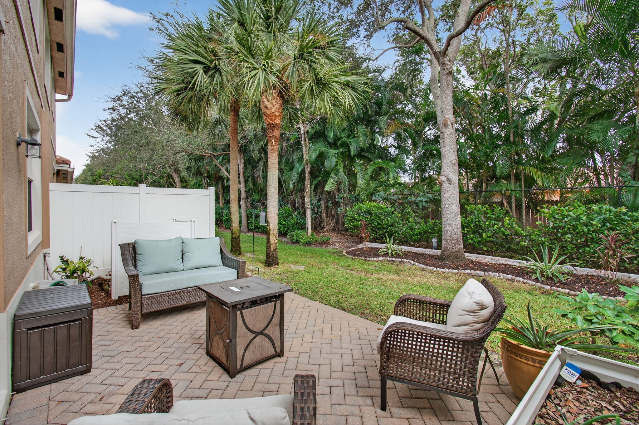 COLONY LAKE - Residential
