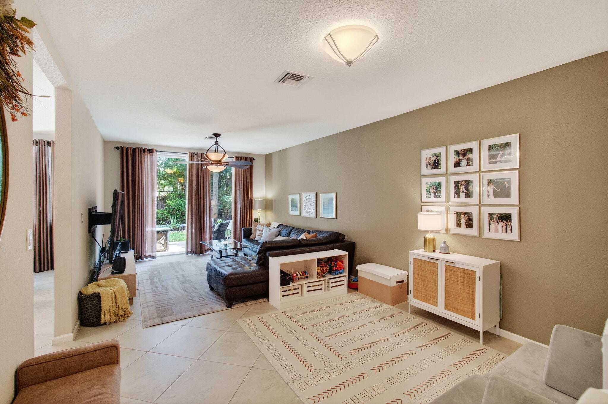 COLONY LAKE - Residential