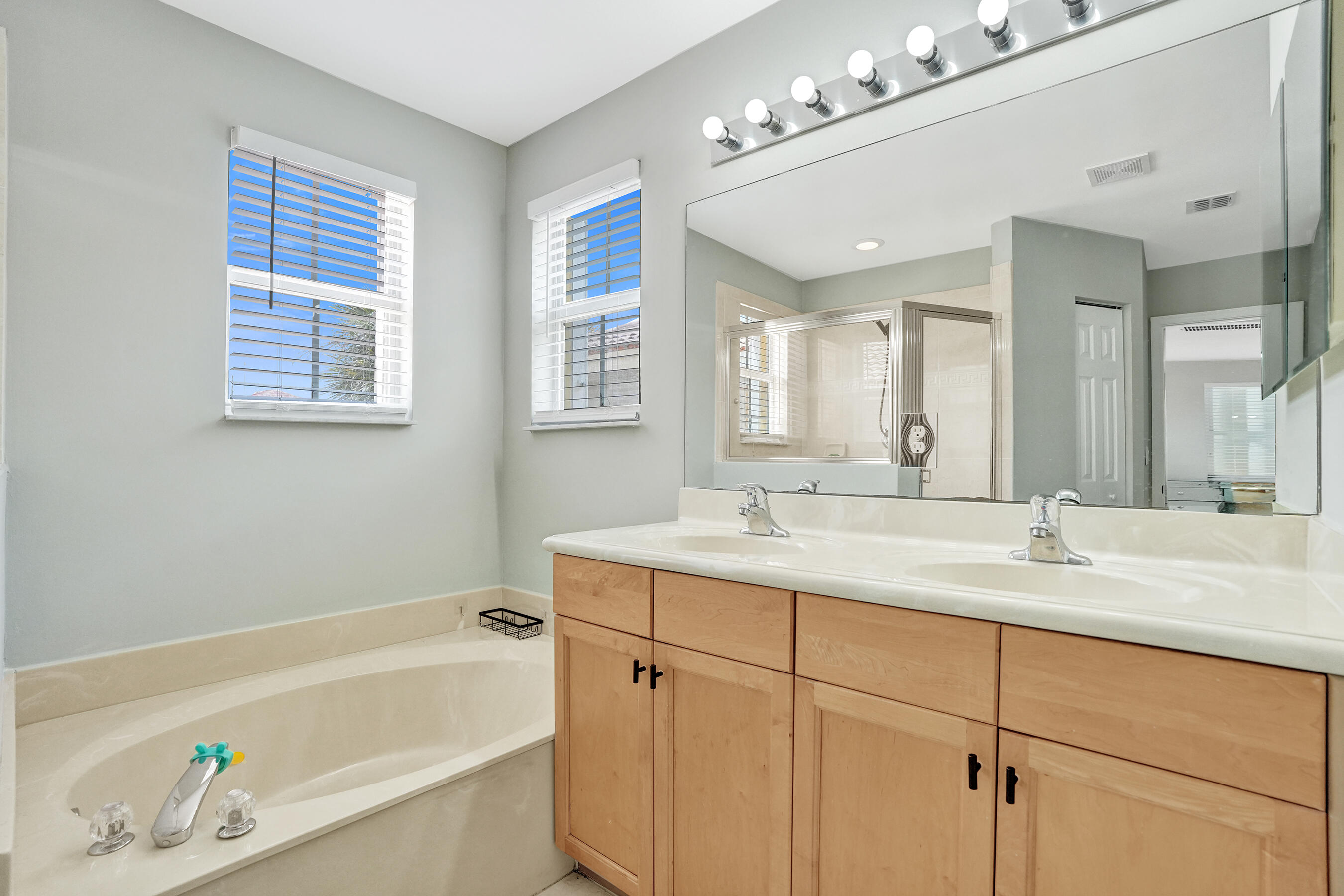 RIVIERA ISLES III - Residential