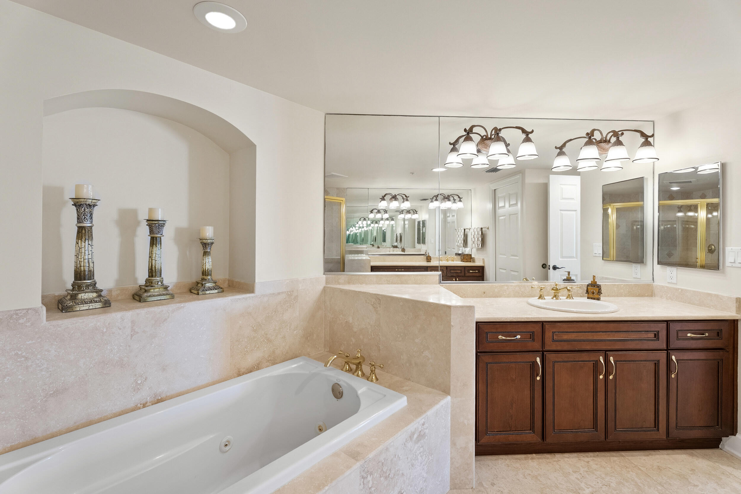 GRAND ISLE OF NORTH HUTCHINSON ISLAND CONDOMINIUM - Residential