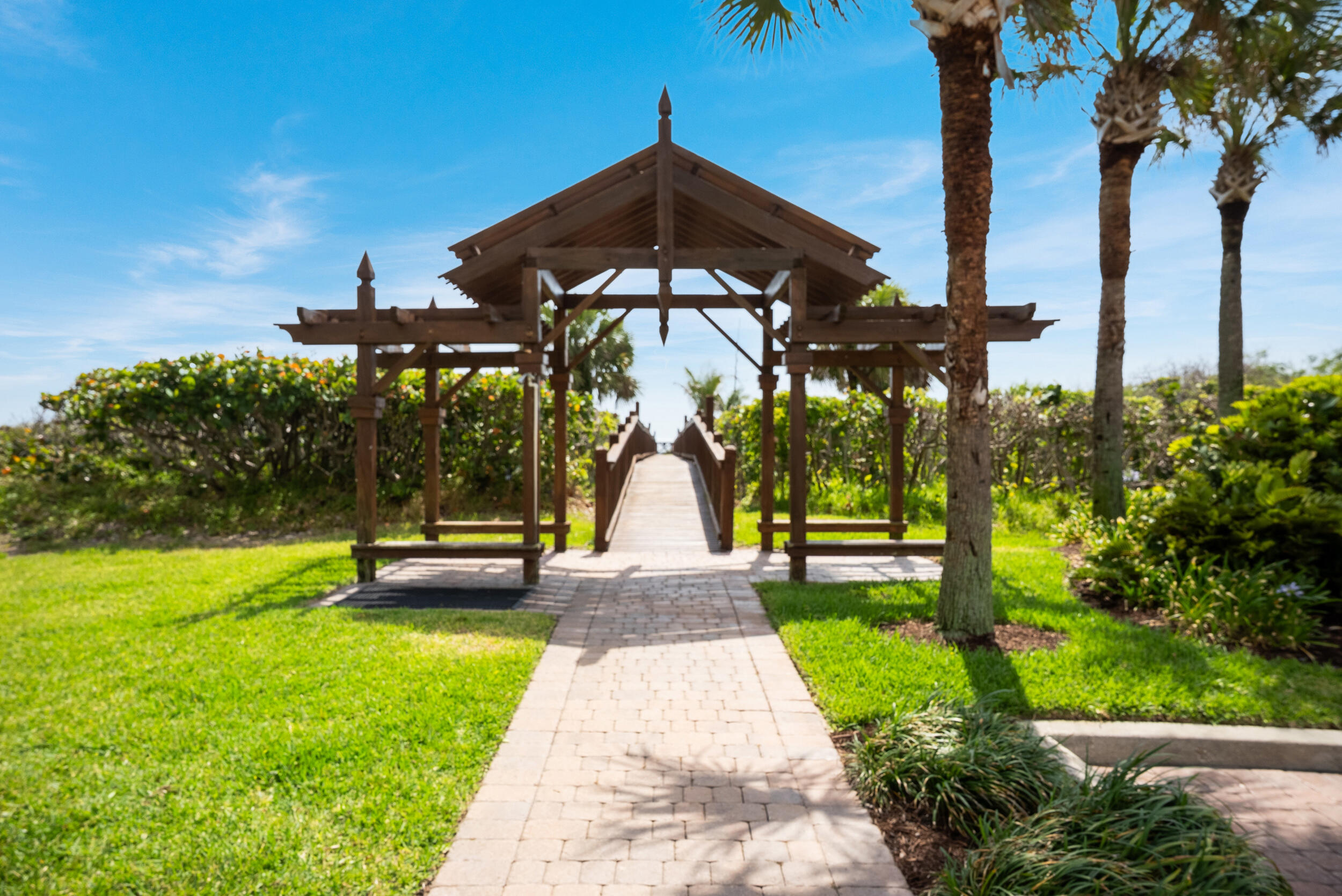 GRAND ISLE OF NORTH HUTCHINSON ISLAND CONDOMINIUM - Residential