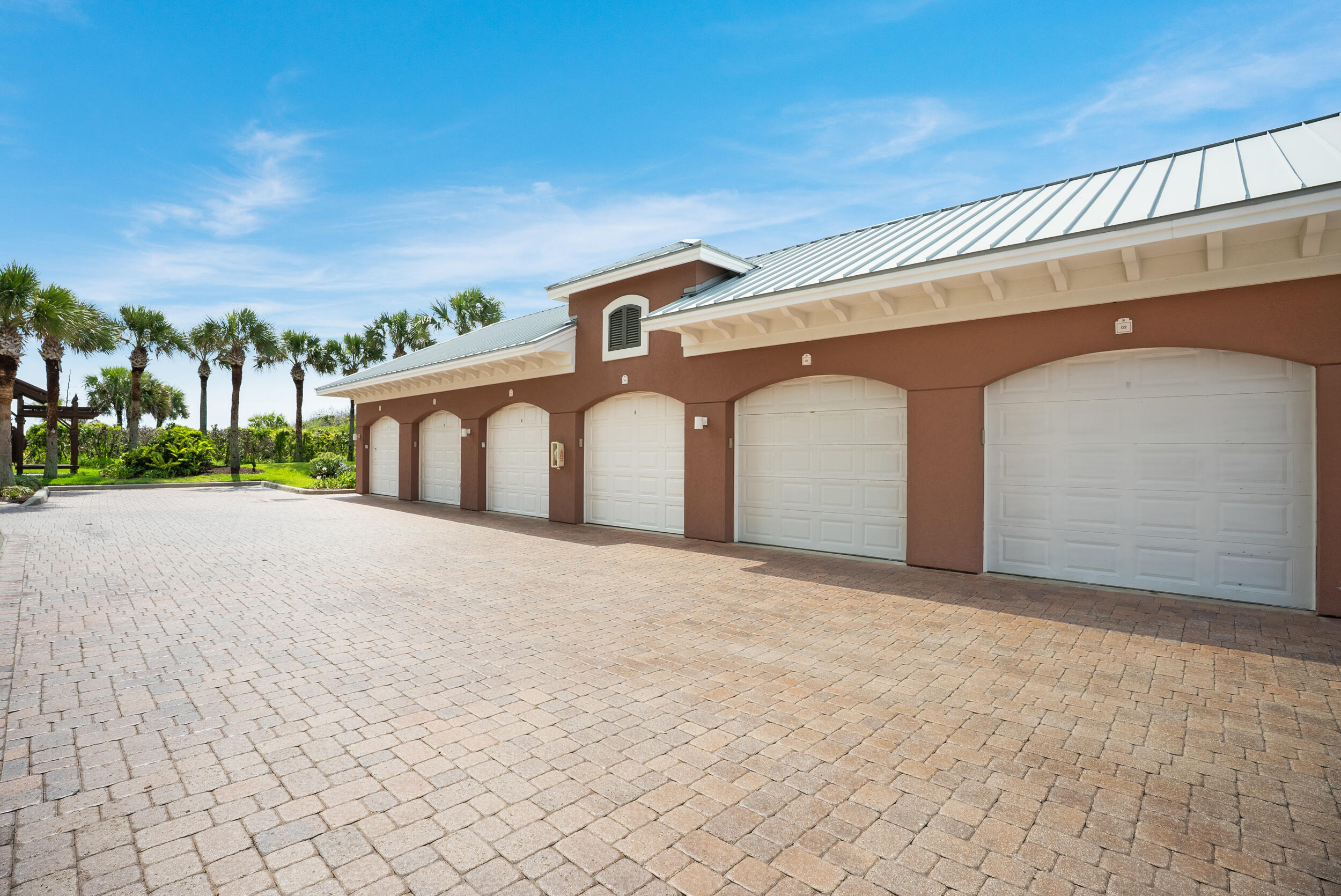 GRAND ISLE OF NORTH HUTCHINSON ISLAND CONDOMINIUM - Residential