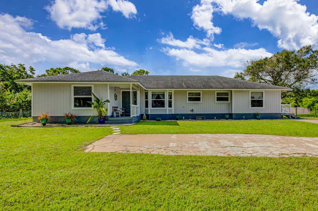 Photo of 6944 150th Place N, Palm Beach Gardens, FL 33418 (MLS # R10914077)