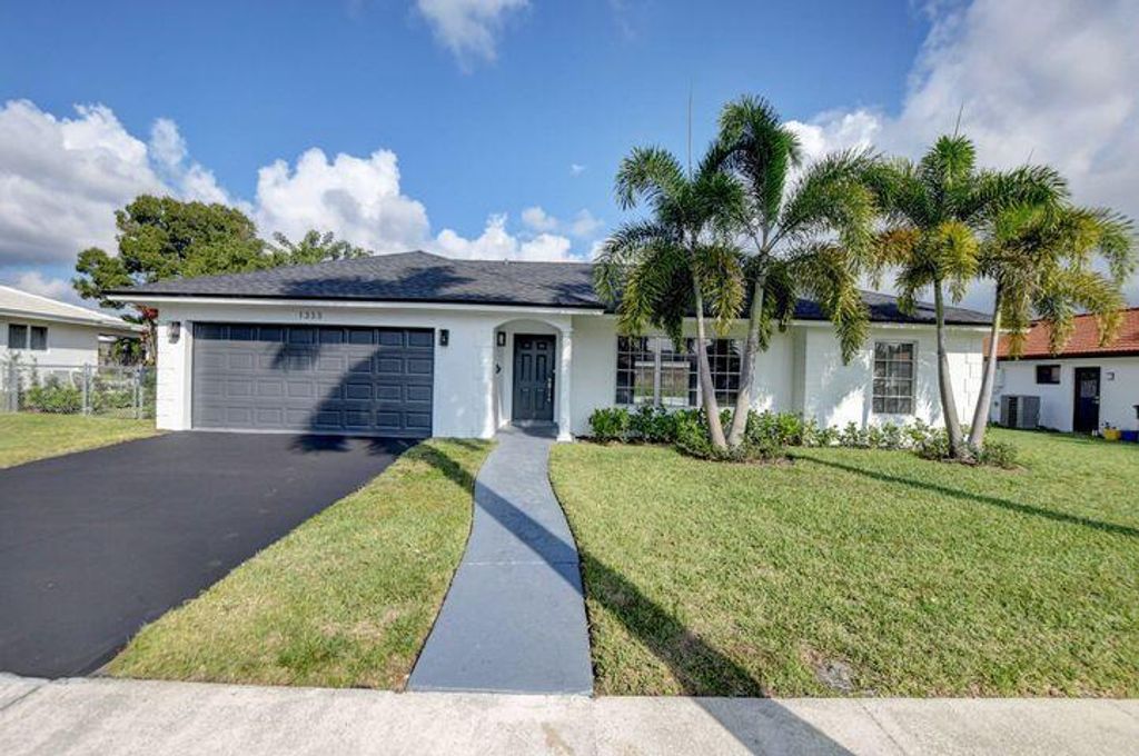 Photo of 1333 SW 13th Place, Boca Raton, FL 33486 (MLS # R10885559)