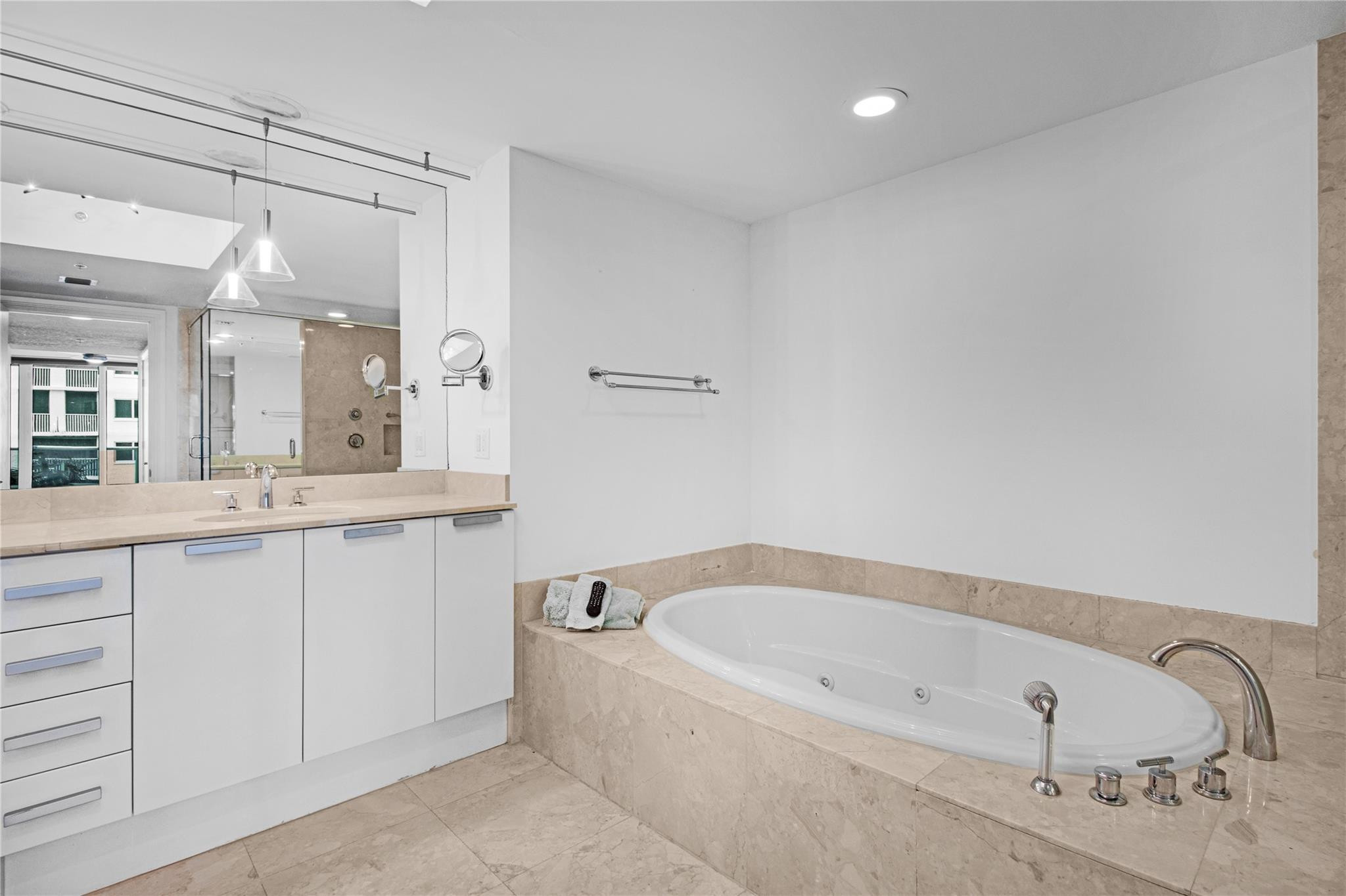 La Rive - Residential