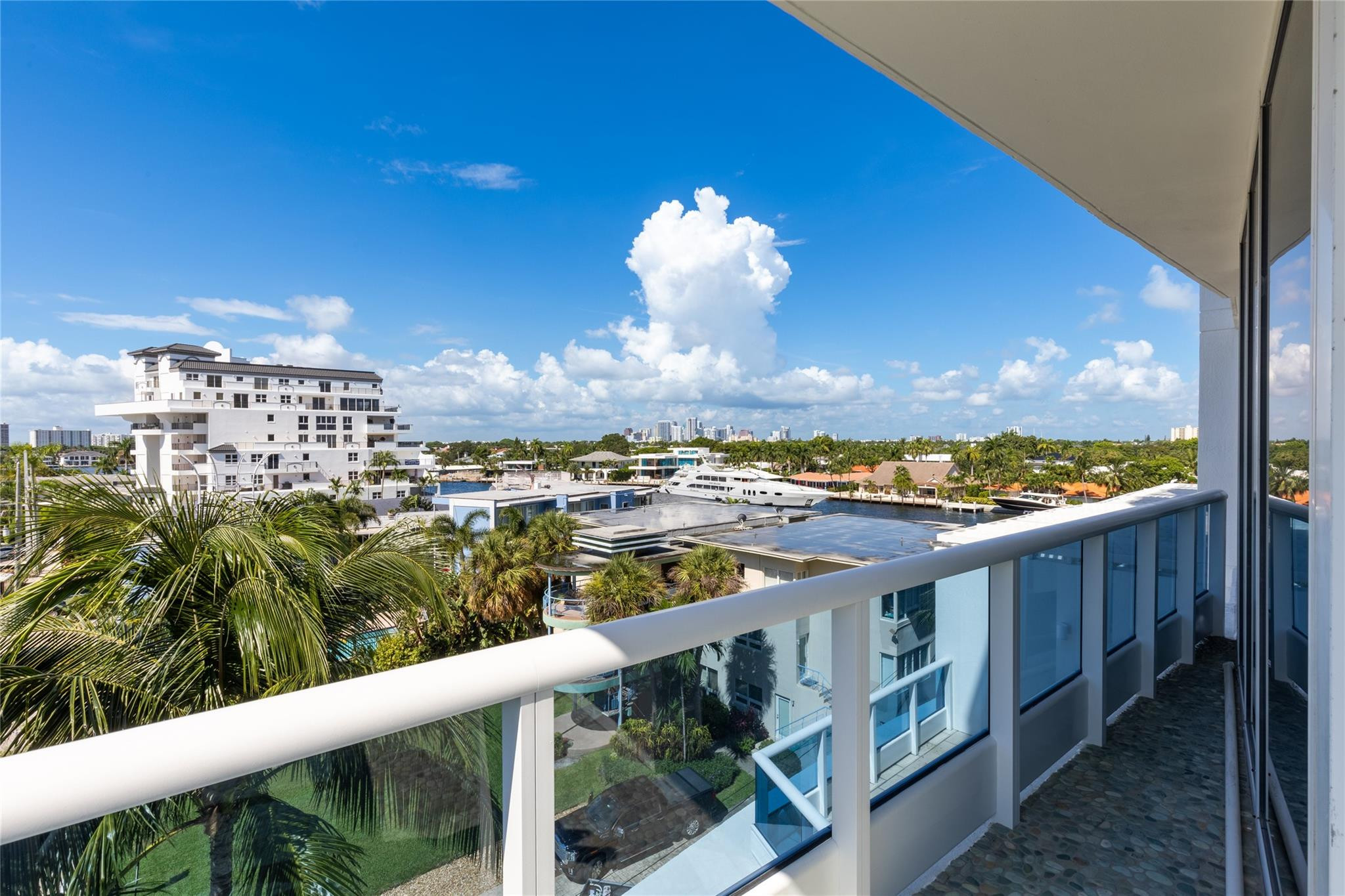 La Rive - Residential