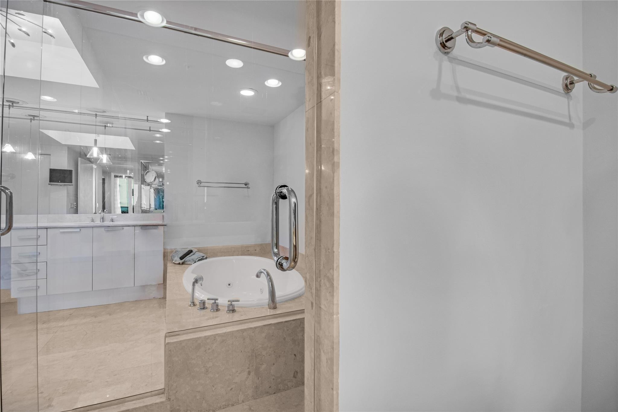 La Rive - Residential