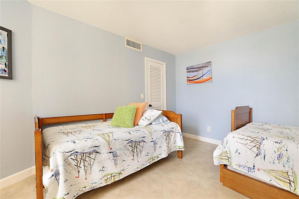 PHOENIX TOWERS CONDO - Residential Lease