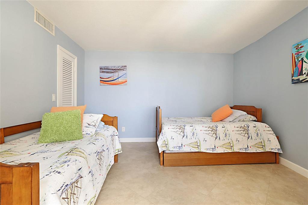 PHOENIX TOWERS CONDO - Residential Lease