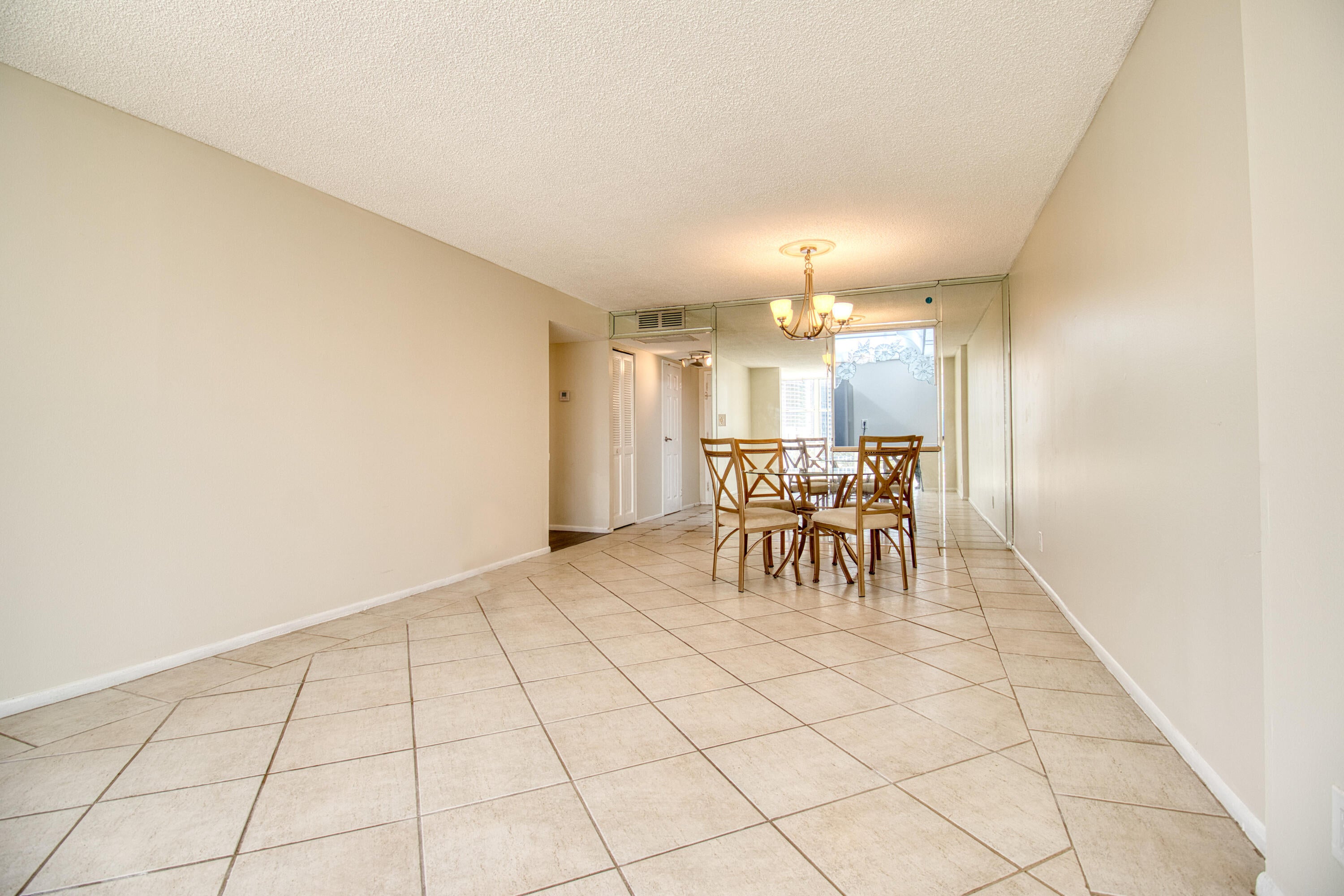 800 PARKVIEW Drive 826