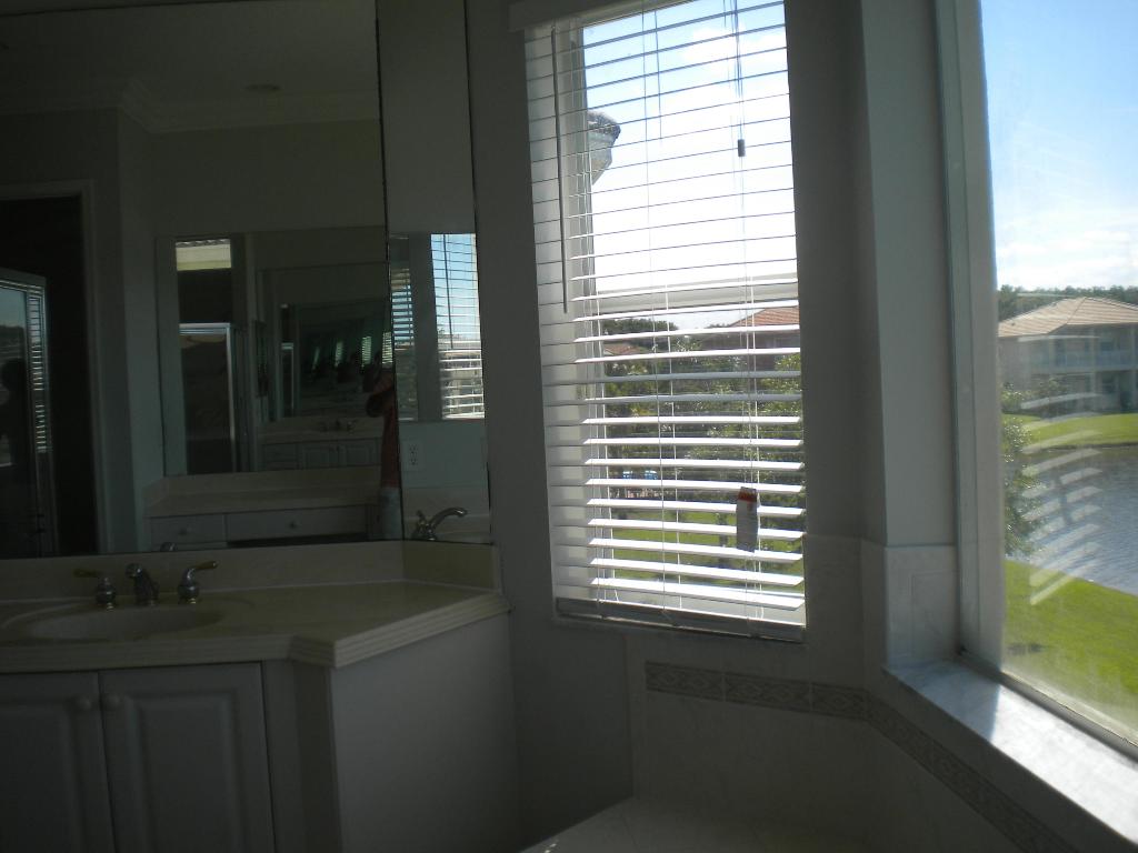 OLYMPIA 1 - Residential Lease