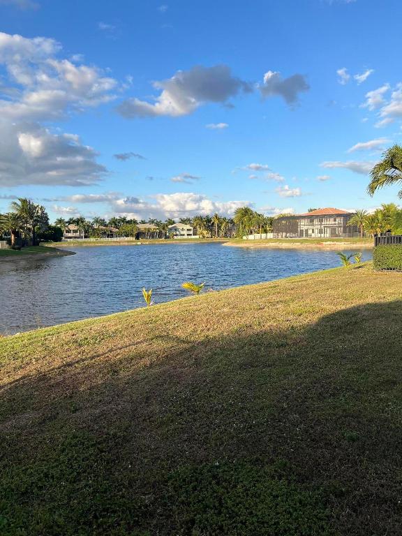 OLYMPIA 1 - Residential Lease