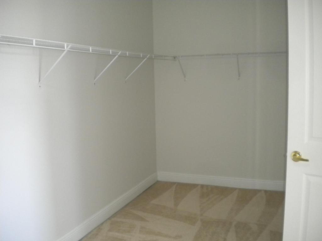 OLYMPIA 1 - Residential Lease