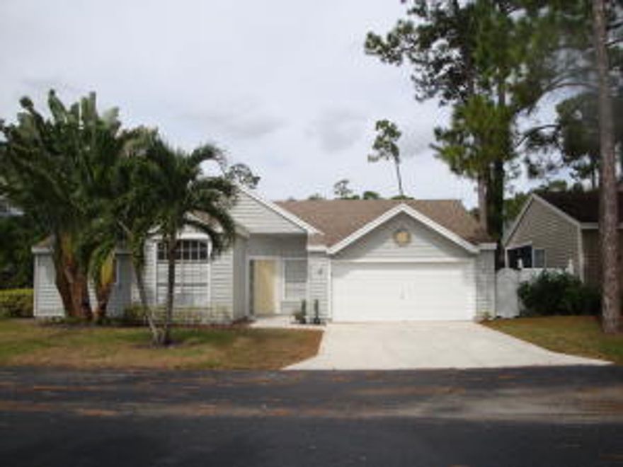 Beautiful corner home with fenced back yard. All diagonal tiled floor, freshly painted with Vaulted ceilings, move in ready home, only 4 homes on this street.
Close to Wellington Mall, parks, restaurant, Wellington Community Center.
Low Association fee, & low taxes.