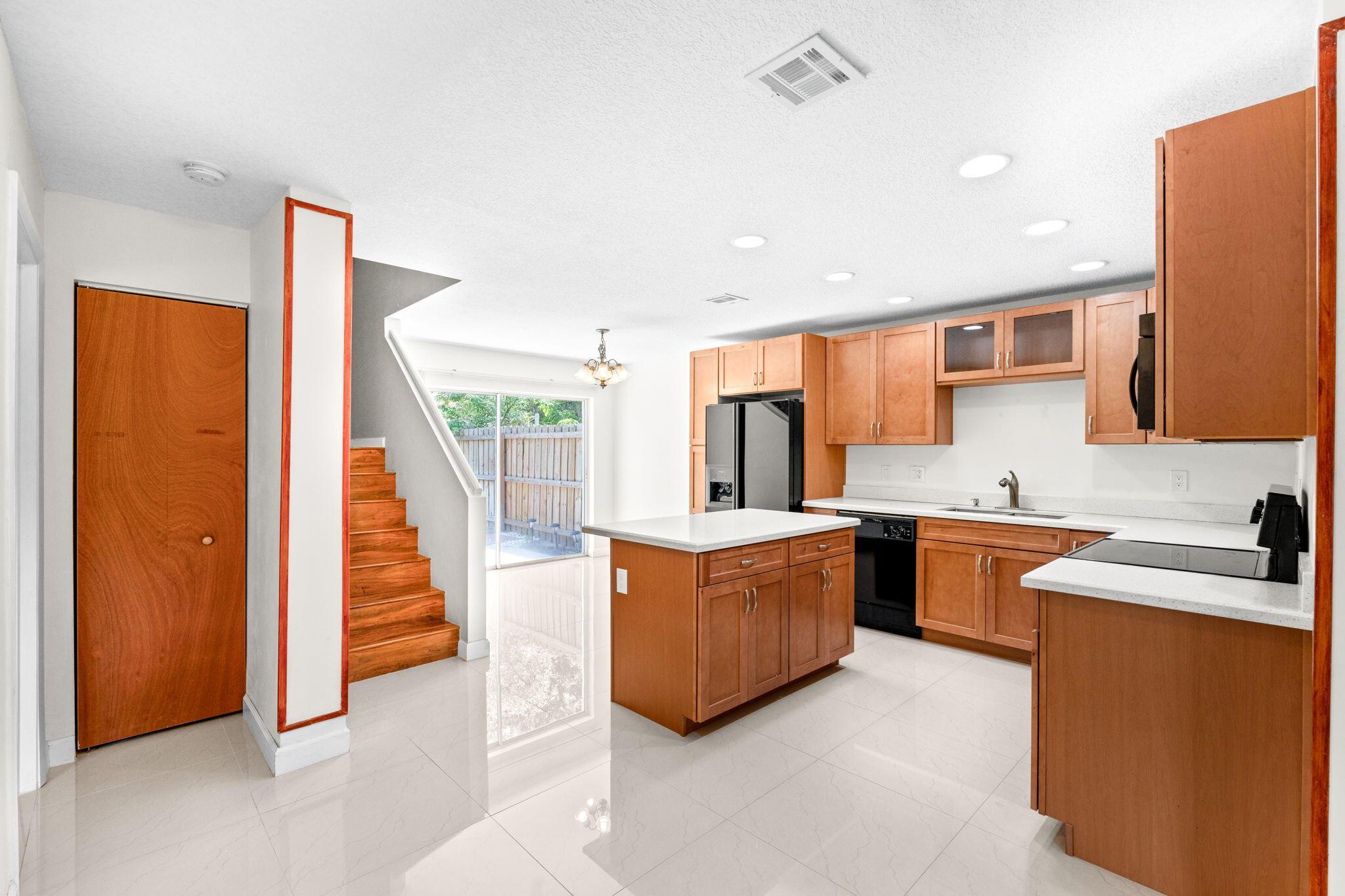 WELLINGTON DOWNS - Residential