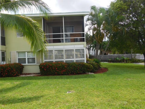 Tiny photo for 960 Crystal Lake Drive #201, Deerfield Beach, FL 33064 (MLS # B26020759)
