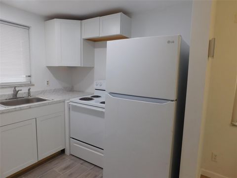 Tiny photo for 960 Crystal Lake Drive #201, Deerfield Beach, FL 33064 (MLS # B26020759)