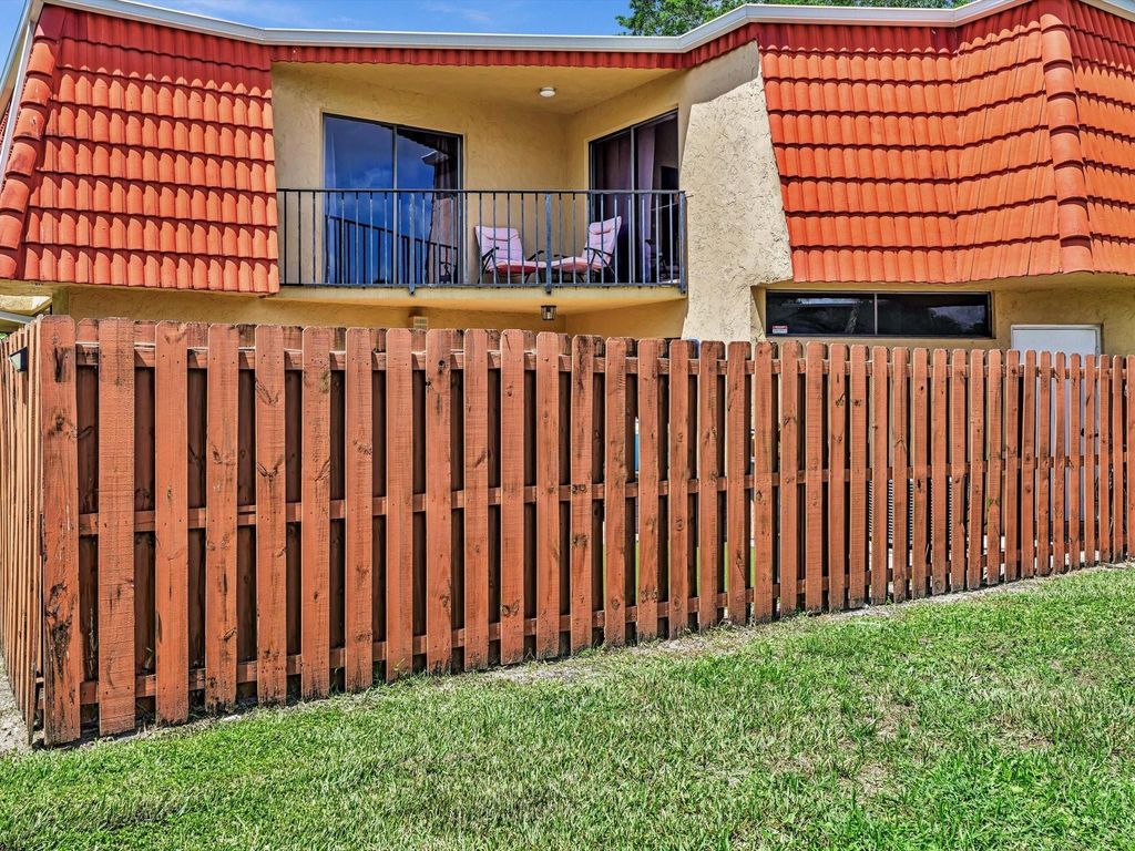 Photo of 23006 Oxford Place #D, Boca Raton, FL 33433 (MLS # F10452967)