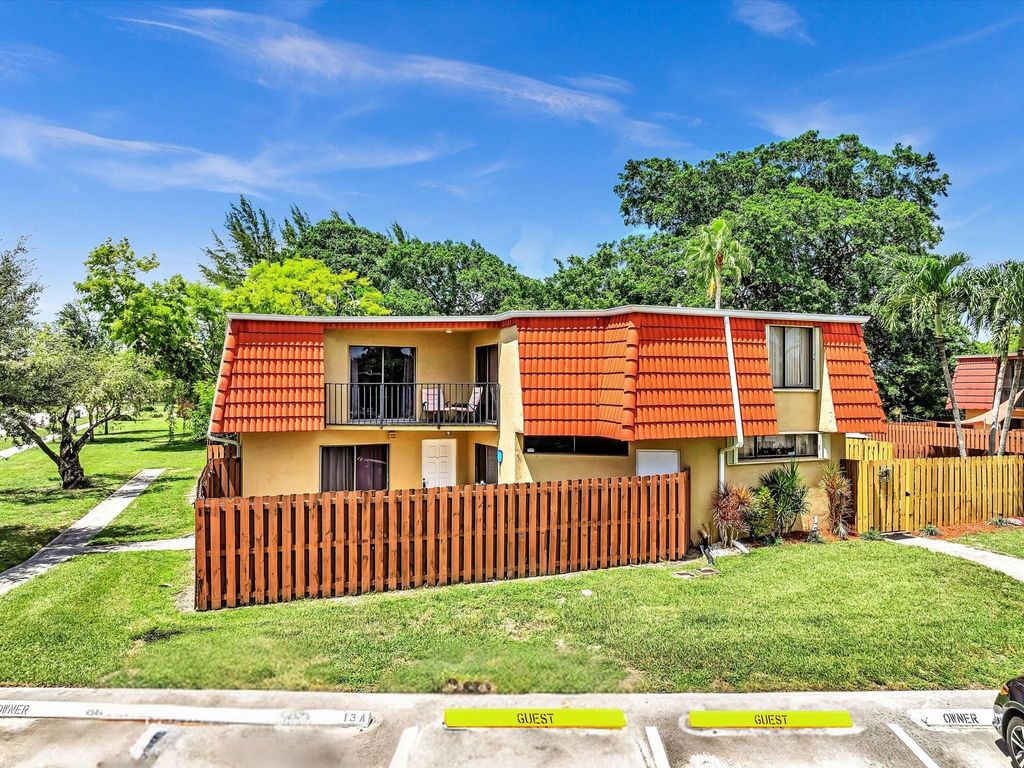 Photo of 23006 Oxford Place #D, Boca Raton, FL 33433 (MLS # F10452967)