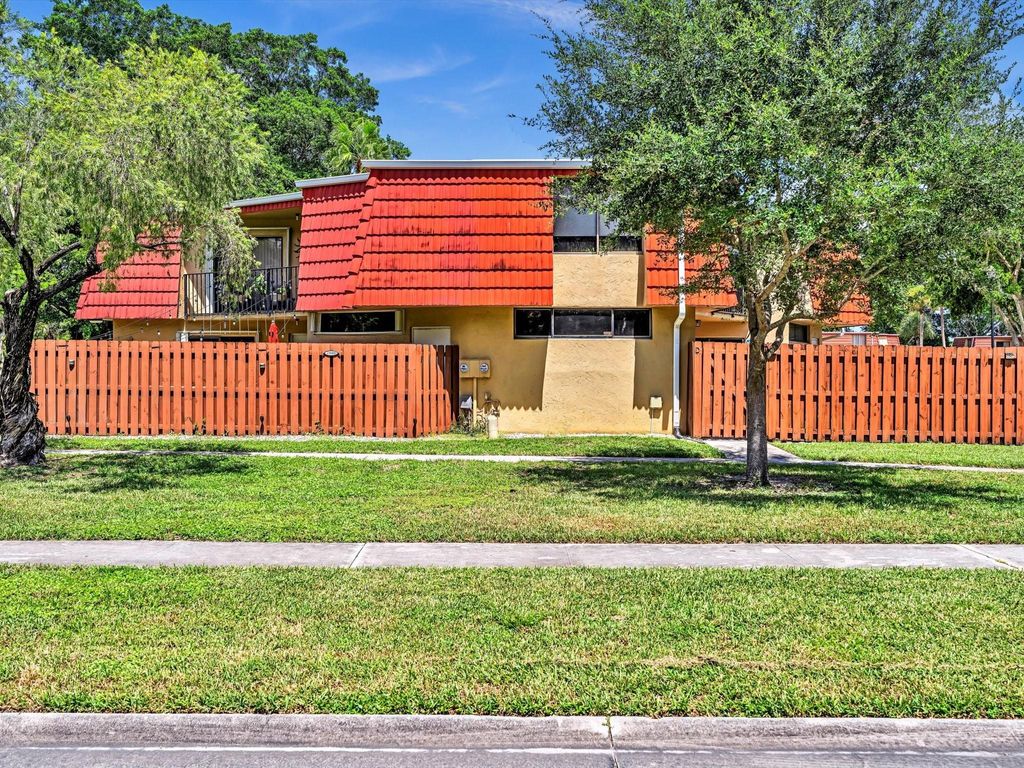 Photo of 23006 Oxford Place #D, Boca Raton, FL 33433 (MLS # F10452967)