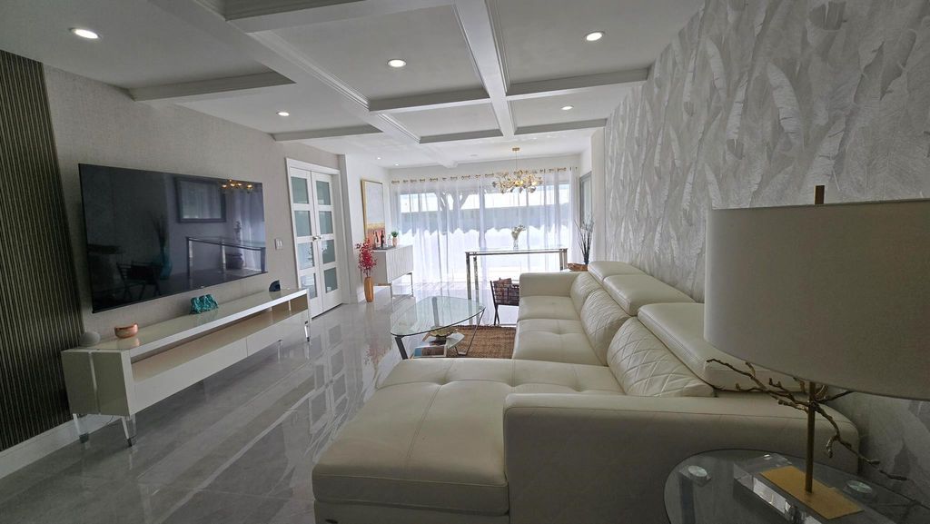 Photo of 300 SW Golfview Terrace #142, Boynton Beach, FL 33426 (MLS # R11136009)