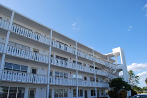 Bright top floor unit in Dover A. Steps to the Clubhouse or the east gate. Unit features a fully insulated and air conditioned porch. Watch as the sailboats navigate lake Century!