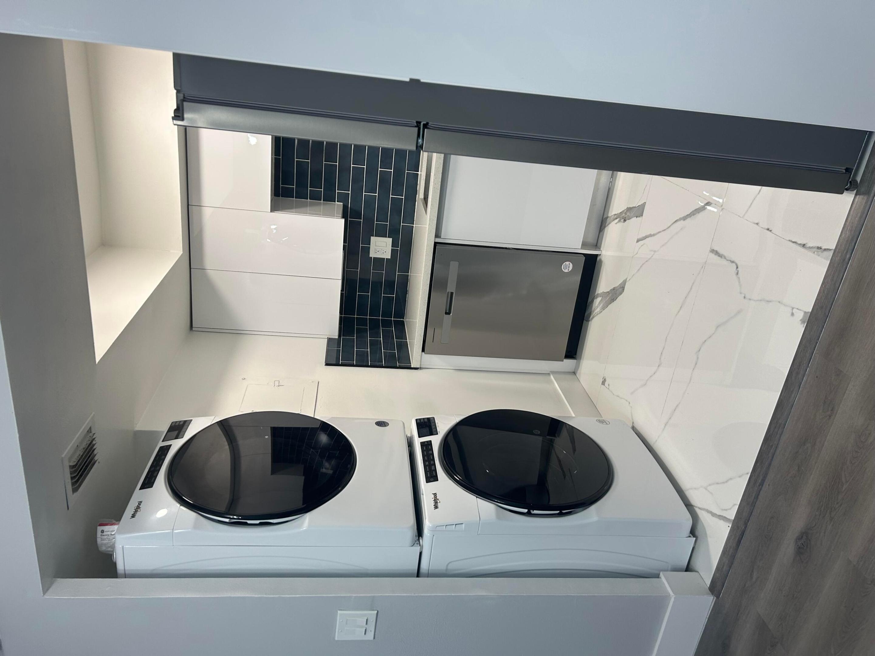 SUNRISE LAKE VIEWS LLC - Residential Lease