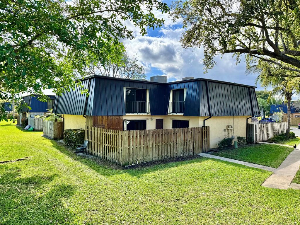 Photo of 2420 Waterside Drive #17b, Lake Worth, FL 33461 (MLS # R11069216)